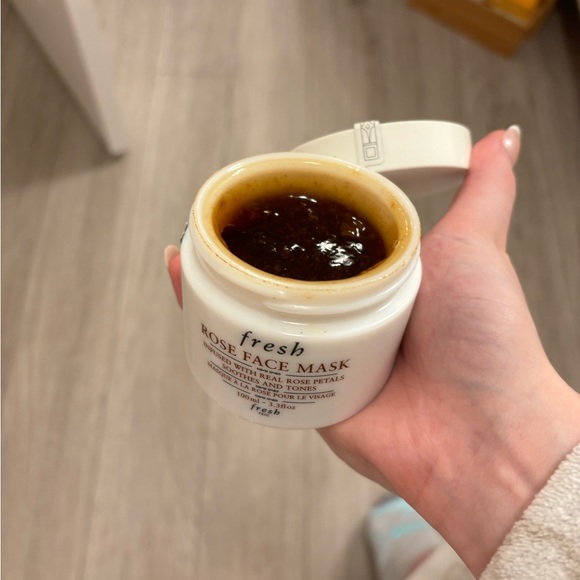 Fresh rose face mask. - Picture 3 of 3